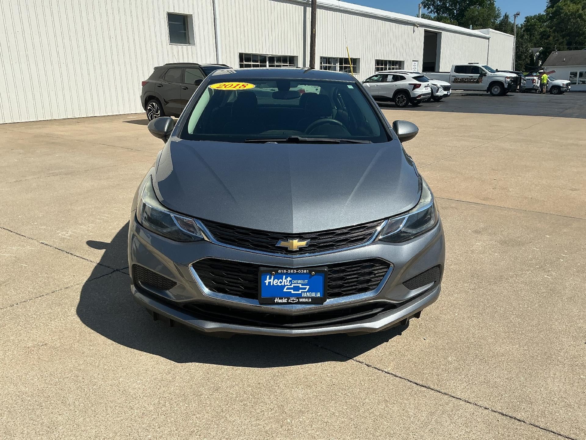 Used 2018 Chevrolet Cruze LT with VIN 1G1BE5SM5J7173764 for sale in Vandalia, IL