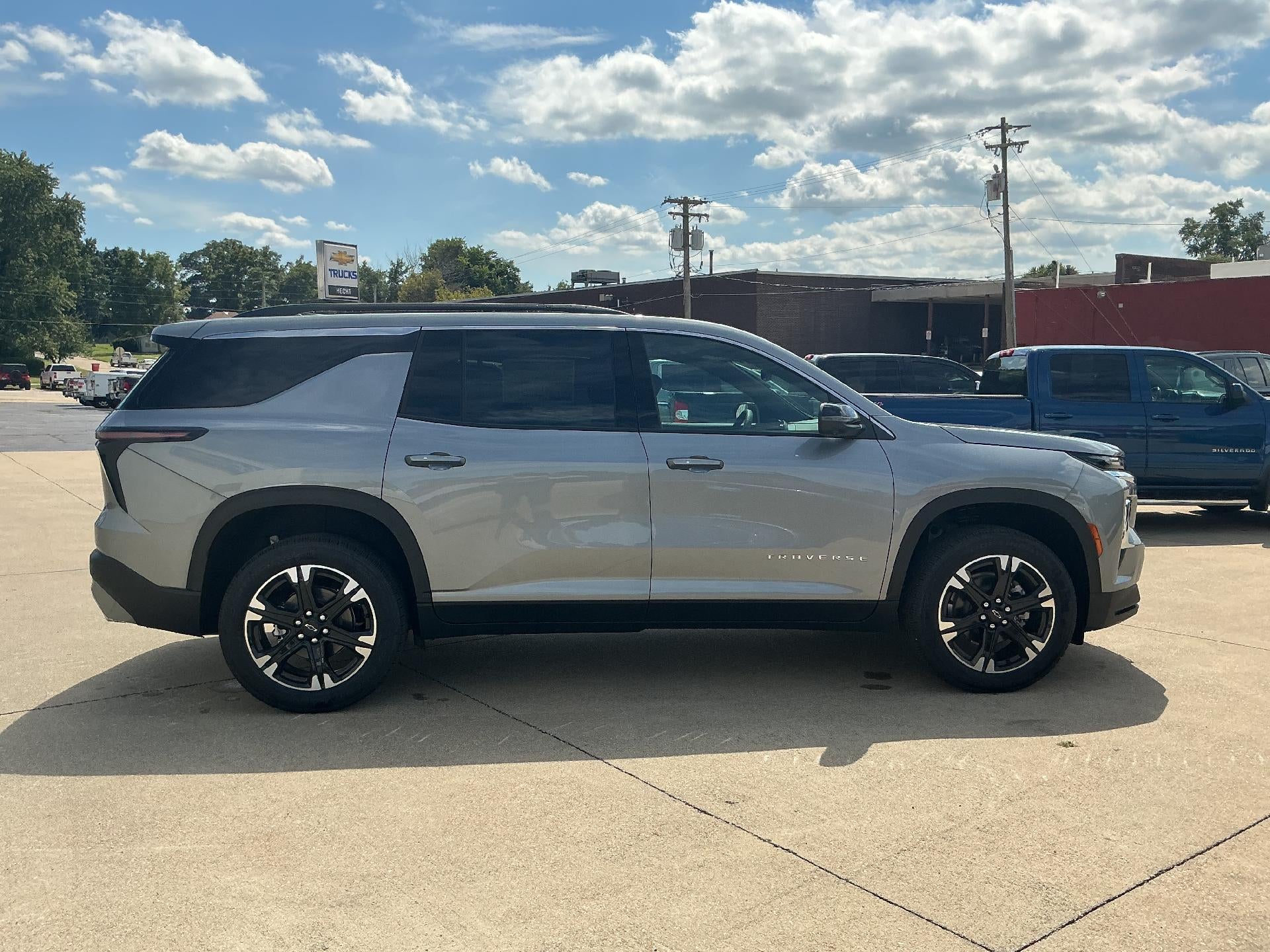 2027 Chevrolet Traverse LT