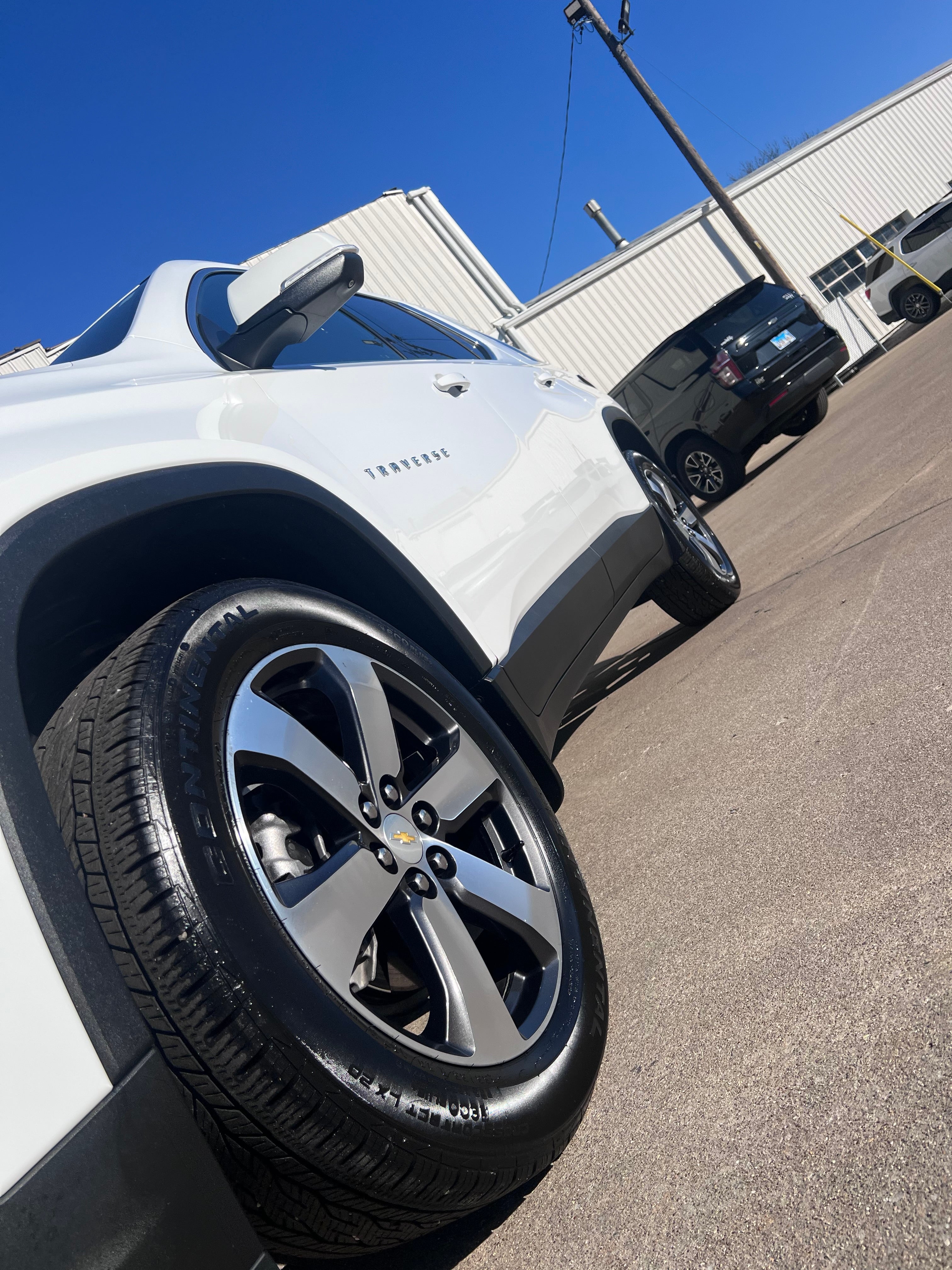 2023 Chevrolet Traverse LT Leather