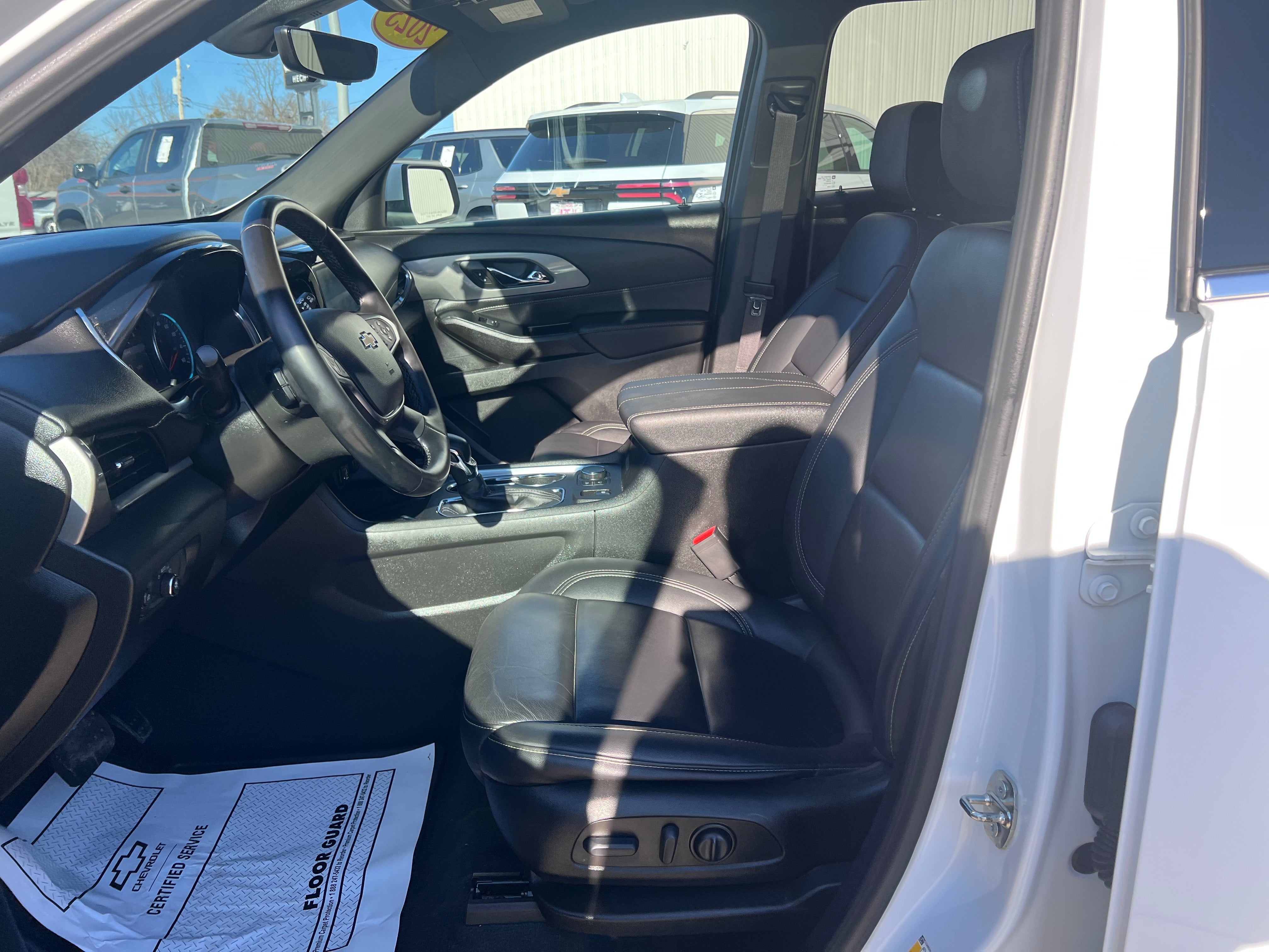 2023 Chevrolet Traverse LT Leather