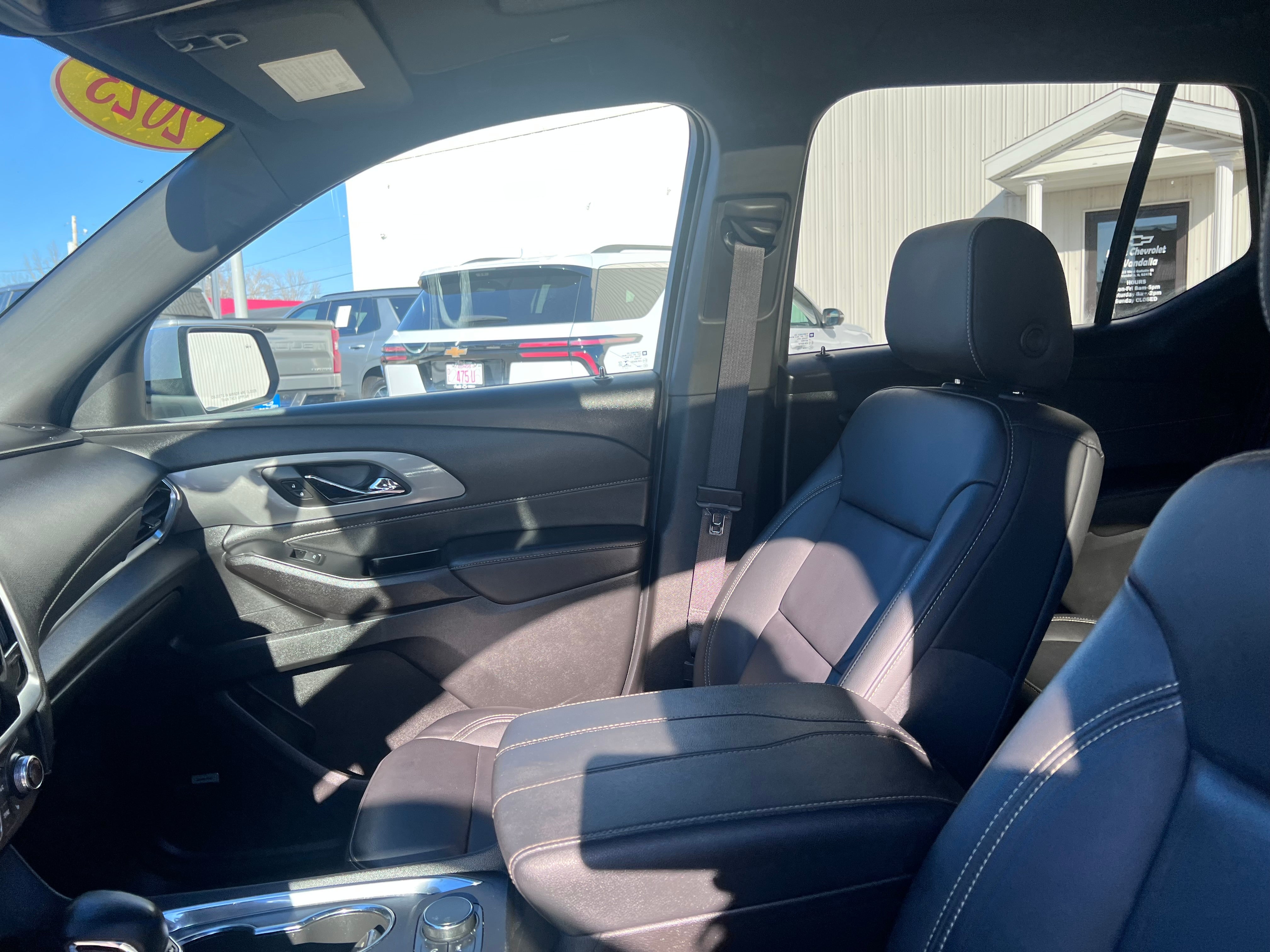 2023 Chevrolet Traverse LT Leather