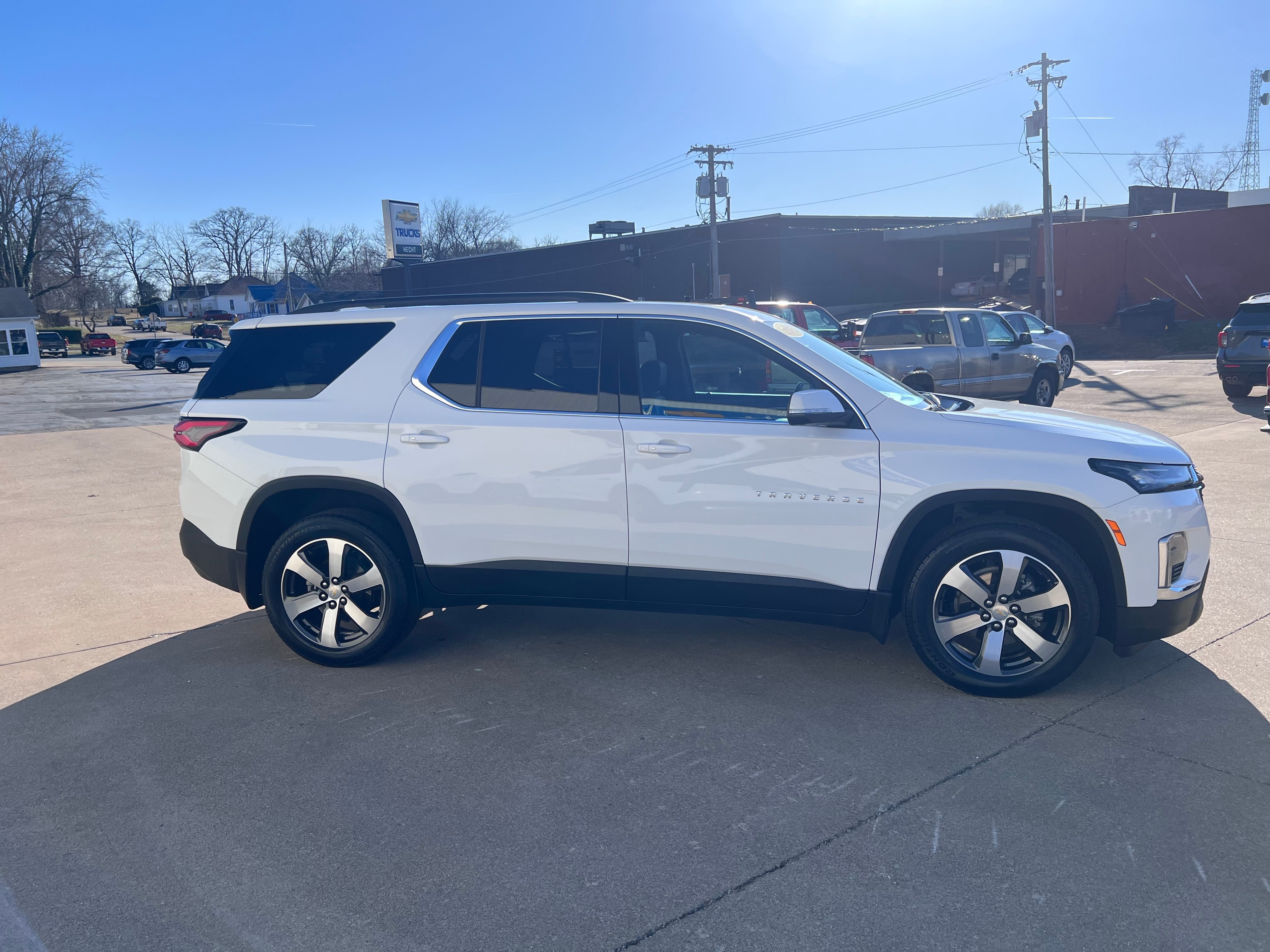 2023 Chevrolet Traverse LT Leather