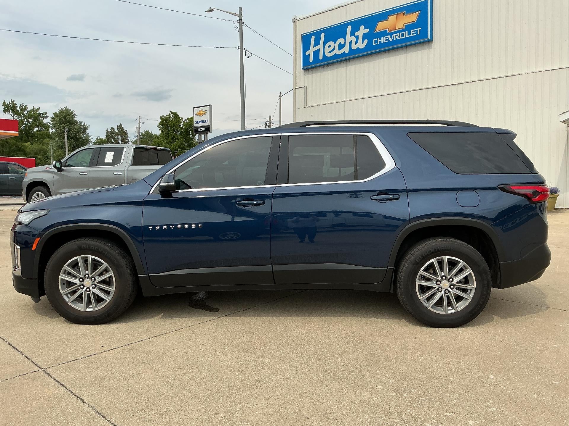 2023 Chevrolet Traverse LT Leather