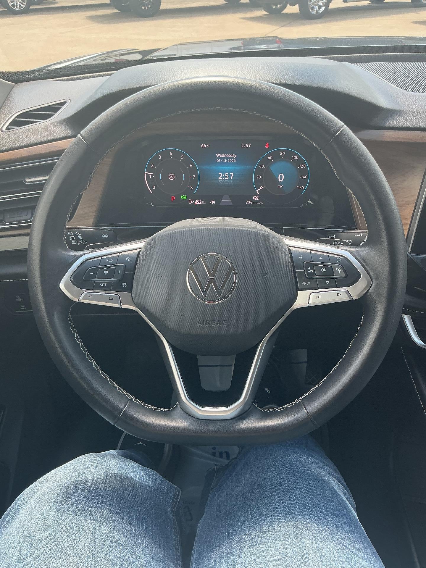 2024 Volkswagen Atlas 2.0T SE w/Technology
