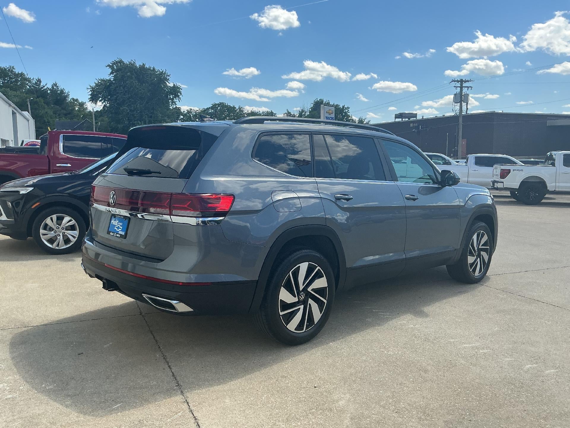2024 Volkswagen Atlas 2.0T SE w/Technology