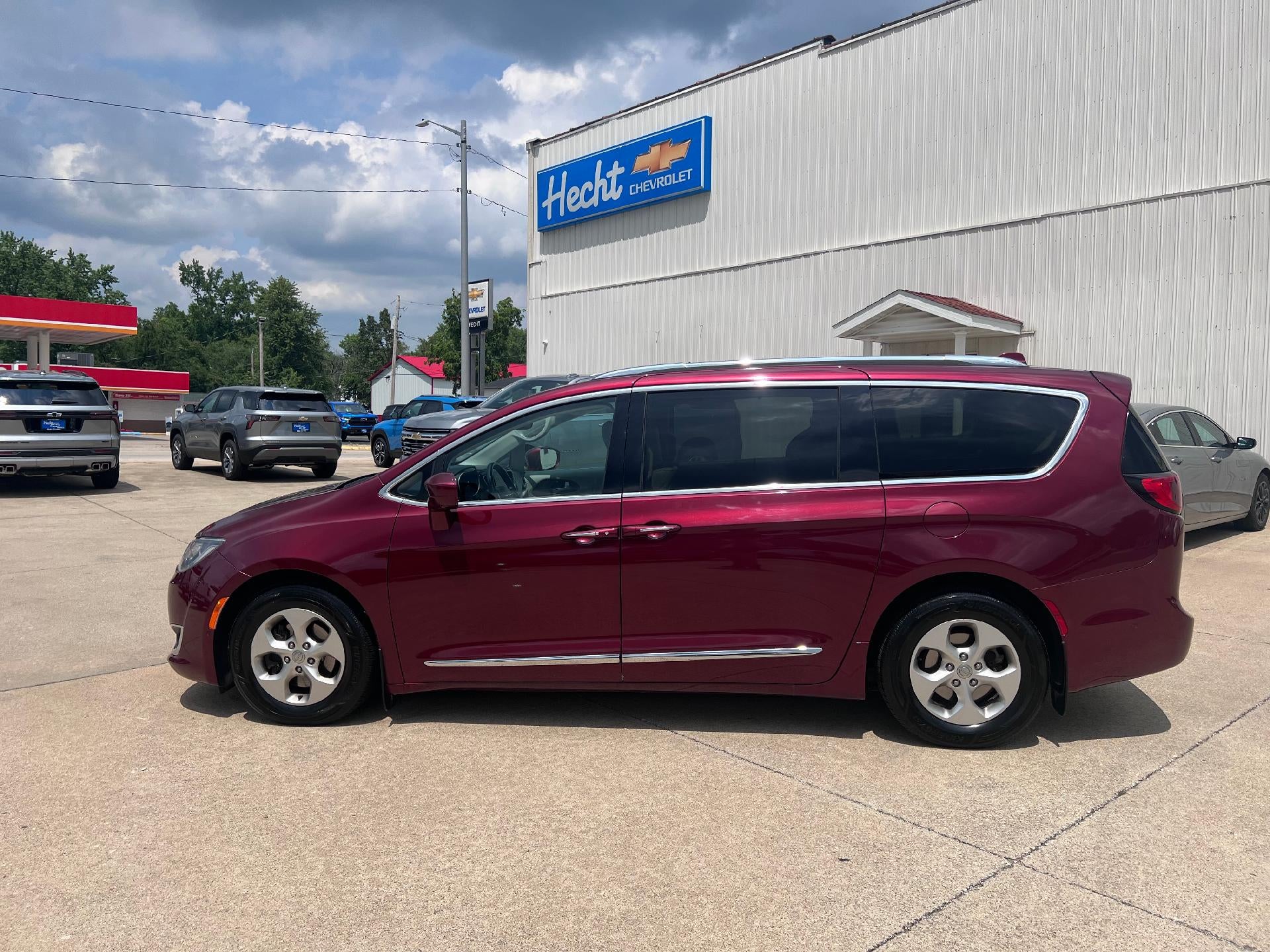 2017 Chrysler Pacifica Touring-L Plus