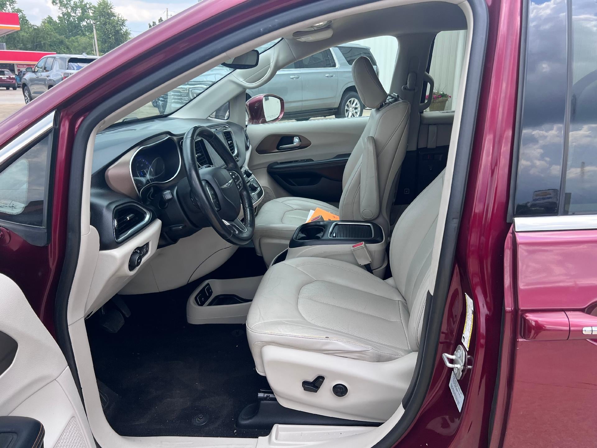 2017 Chrysler Pacifica Touring-L Plus