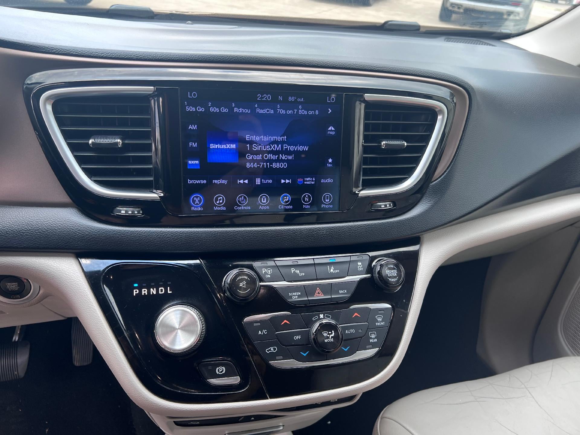 2017 Chrysler Pacifica Touring-L Plus