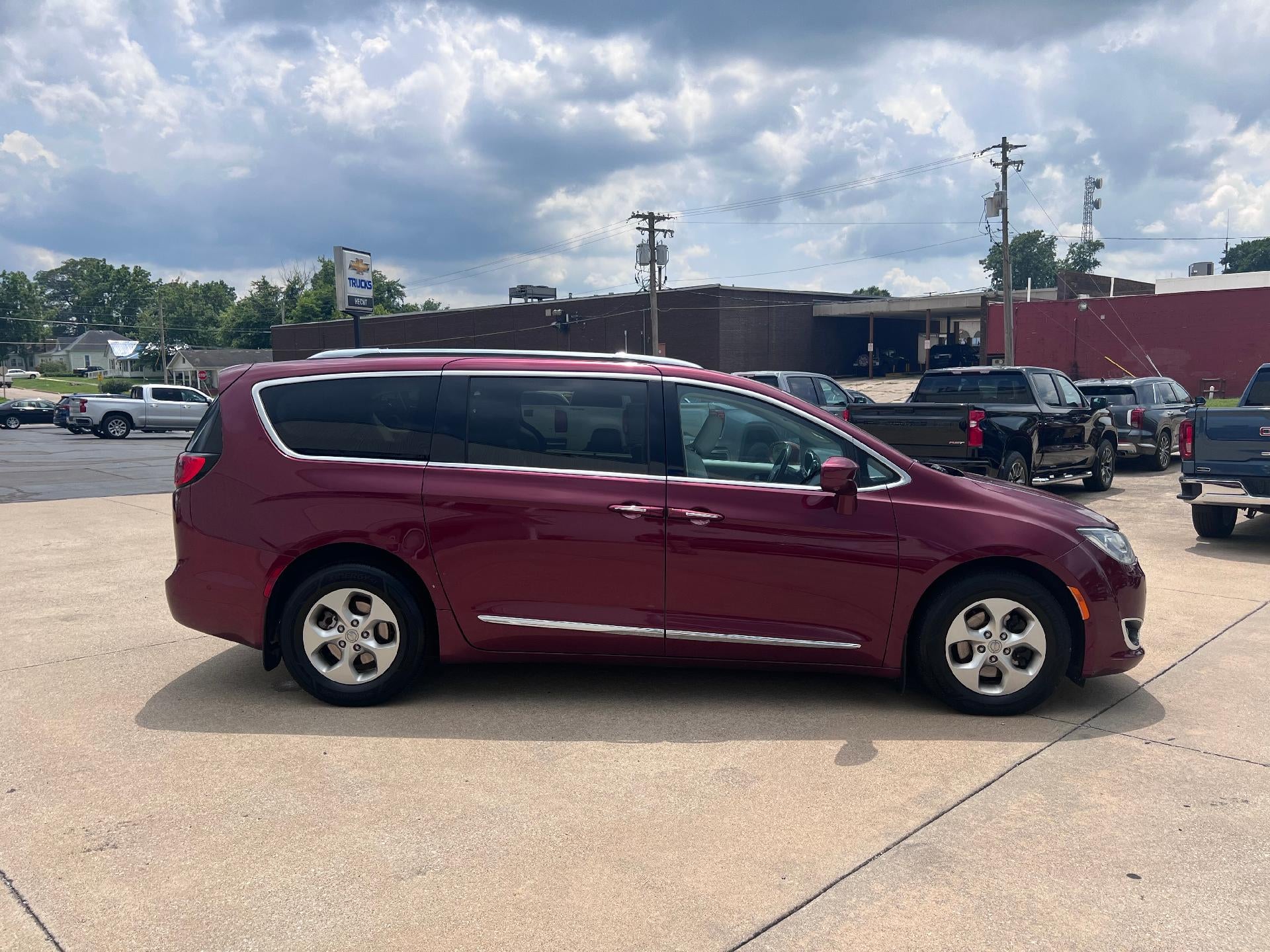 2017 Chrysler Pacifica Touring-L Plus